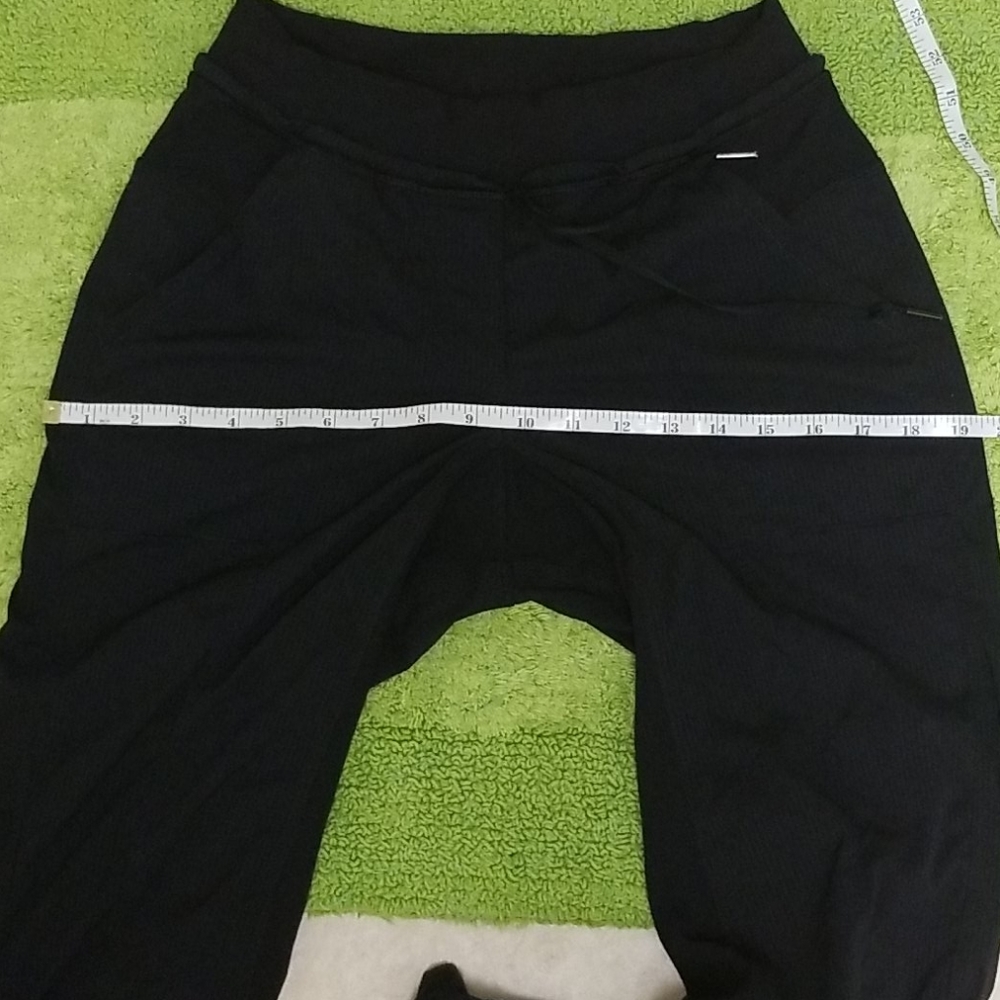 Lululemon Women's Capris Size 4 - Picture 9 of 11